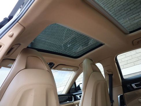 Used 2018 Porsche Panamera 4 image 18