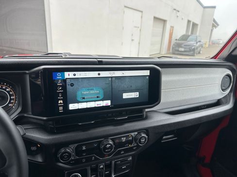 Used 2025 Jeep Wrangler Sport S image 21