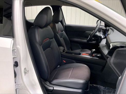 Used 2025 Nissan Kicks SR AWD/4WD image 7