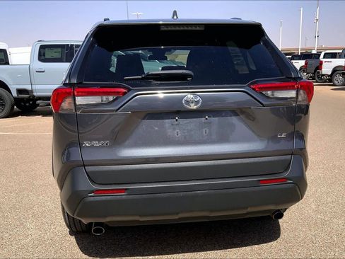 Used 2020 Toyota RAV4 LE FWD image 31