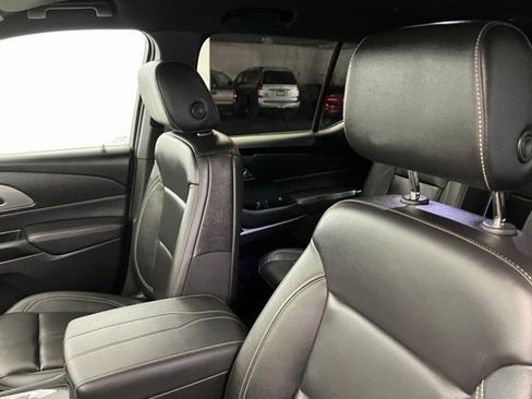 Used 2023 Chevrolet Traverse LT image 16