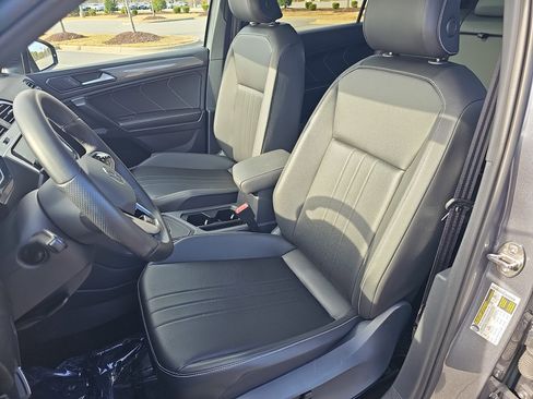 Used 2024 Volkswagen Tiguan SE R-Line image 16