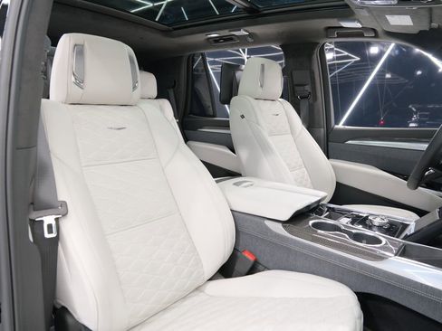 Used 2026 Cadillac Escalade V w/ LPO, ONYX Package image 36