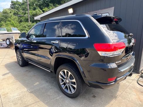 Used 2017 Jeep Grand Cherokee Overland AWD/4WD image 6