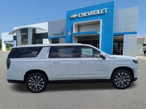 New 2026 Chevrolet Suburban High Country RWD image 3