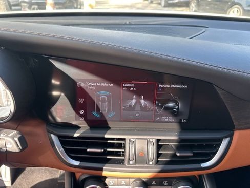 Used 2020 Alfa Romeo Giulia Ti w/ Quick Order Package 22Z Lusso image 23