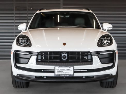 Certified 2026 Porsche Macan AWD/4WD image 8