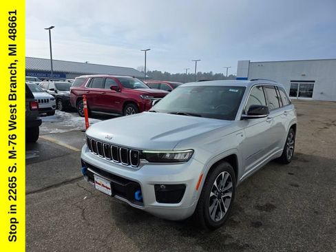 Used 2024 Jeep Grand Cherokee Overland w/ Advanced Protech Group III AWD/4WD image 8