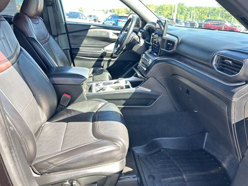 Used 2020 Ford Explorer Platinum w/ Premium Technology Package AWD/4WD image 13