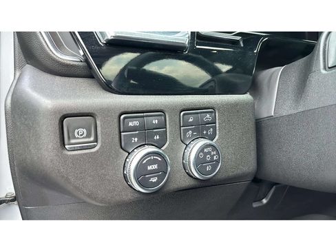 Used 2024 GMC Sierra 2500 SLT w/ SLT Premium Package AWD/4WD image 22