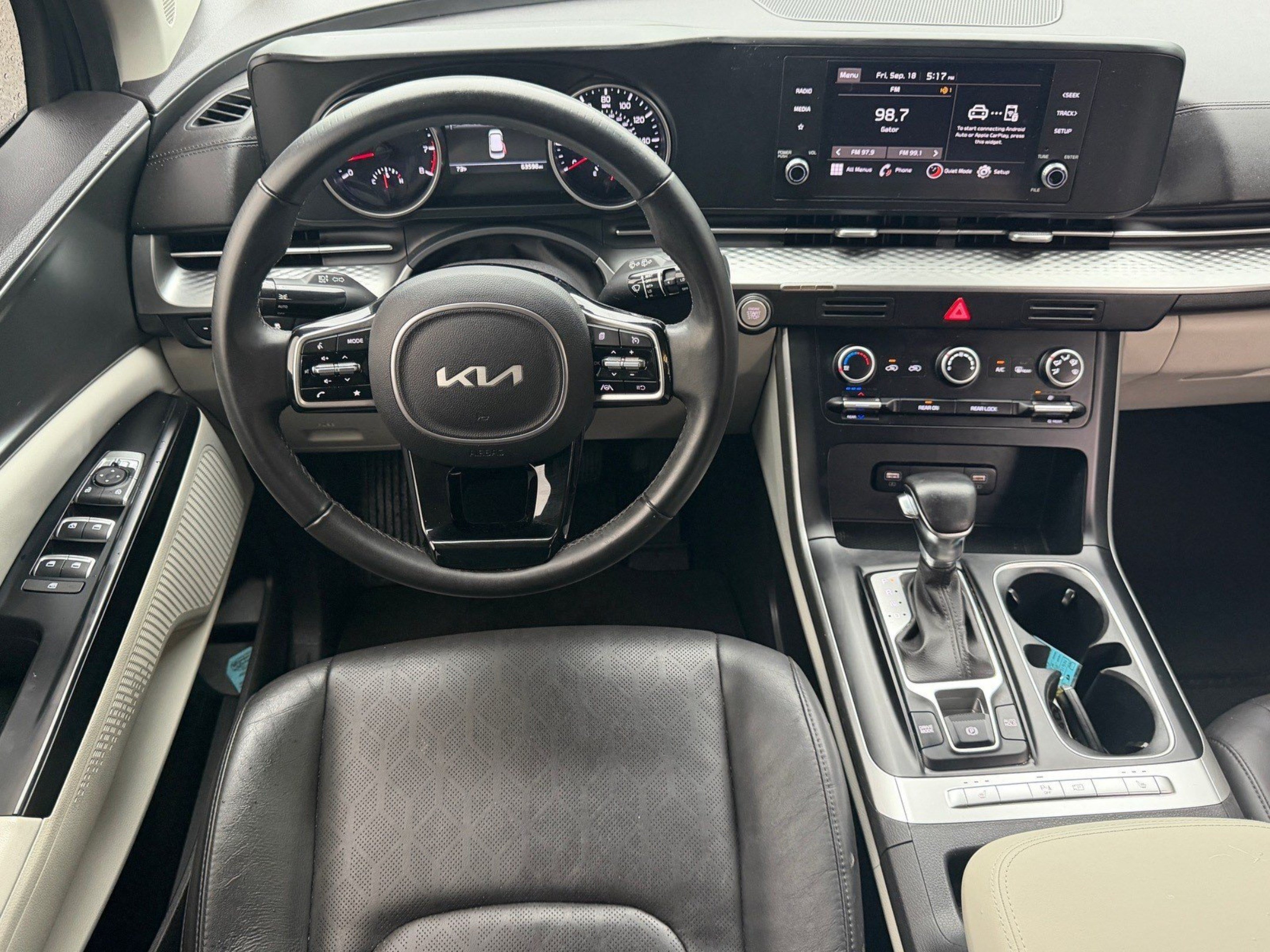 Used 2022 Kia Carnival LX FWD image 21