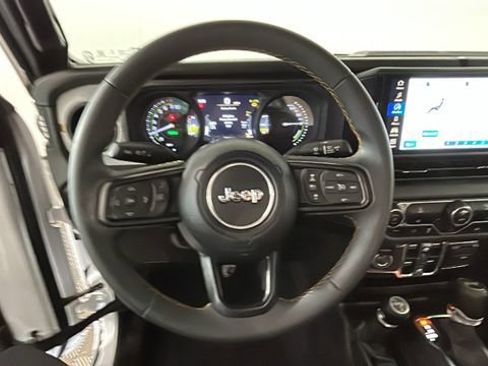 Used 2024 Jeep Wrangler Unlimited AWD/4WD image 14