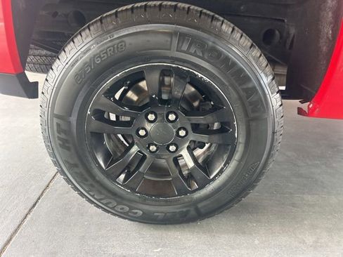 Used 2018 Chevrolet Silverado 1500 LT w/ All Star Edition image 34