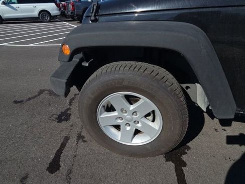 Used 2018 Jeep Wrangler Sport image 13