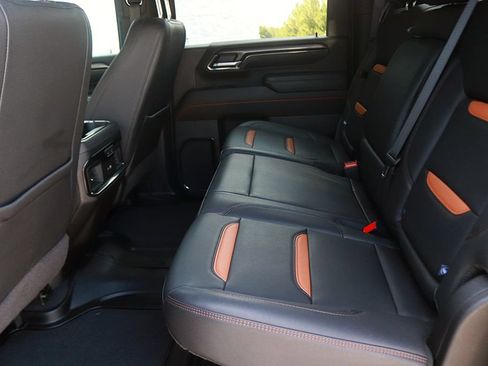 Used 2024 GMC Sierra 2500 AT4 w/ AT4 Premium Plus Package AWD/4WD image 18