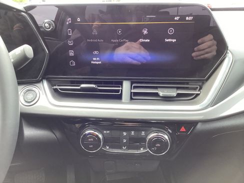 Used 2024 Chevrolet Trax ACTIV w/ Sunroof Package image 19