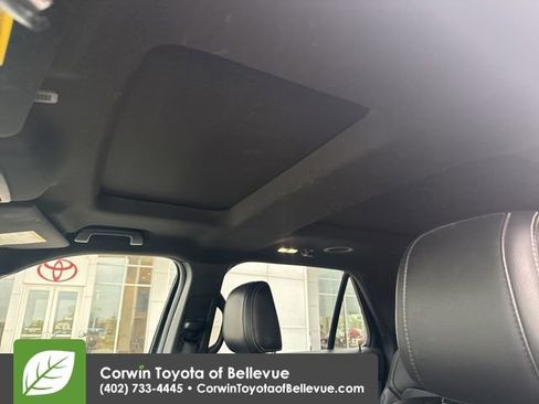 Used 2018 Ford Explorer Limited w/ Equipment Group 301A AWD/4WD image 32