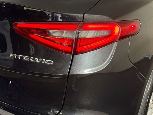 Used 2018 Alfa Romeo Stelvio Ti AWD/4WD image 34
