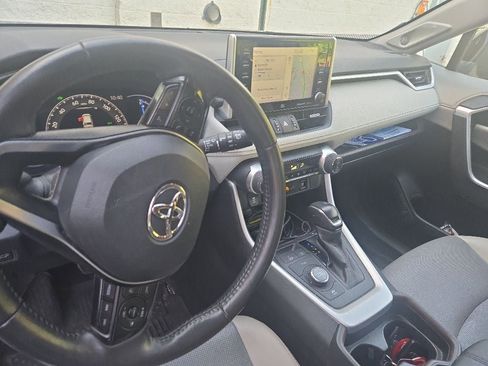 Used 2020 Toyota RAV4 Limited AWD/4WD image 5