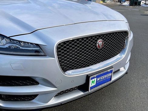 Used 2017 Jaguar F-PACE Prestige image 33