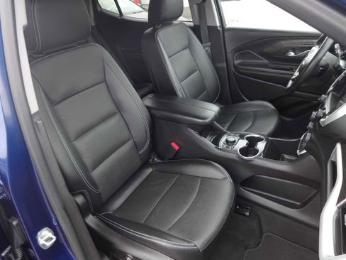 Used 2023 GMC Terrain SLT image 11