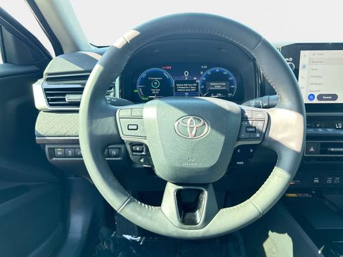 Used 2025 Toyota Camry XLE FWD image 16