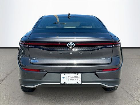 Used 2023 Toyota Crown Limited image 6