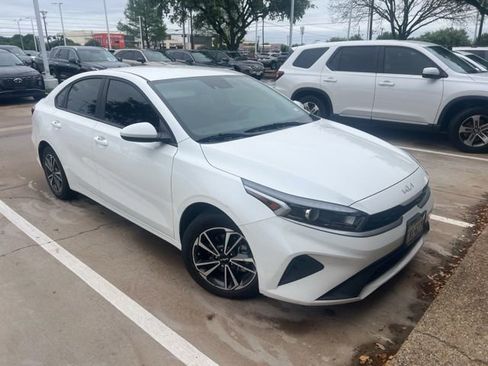 Used 2023 Kia Forte LXS FWD image 2