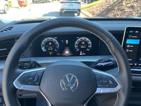 New 2025 Volkswagen Tiguan SE image 20