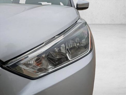 Used 2018 Nissan Kicks SV image 9