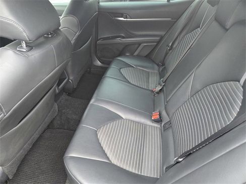 Used 2018 Toyota Camry LE image 14