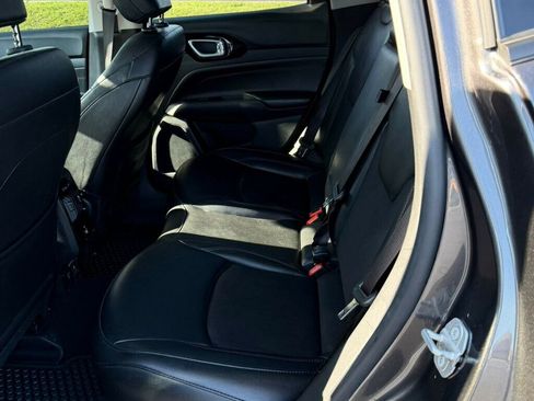 Used 2022 Jeep Compass Trailhawk w/ Trailhawk Convenience Group image 17