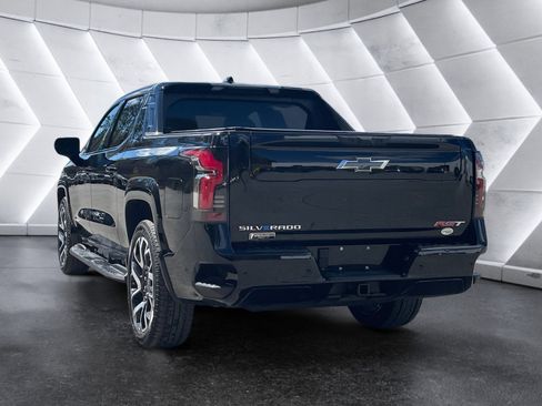 Certified 2025 Chevrolet Silverado EV RST AWD/4WD image 4