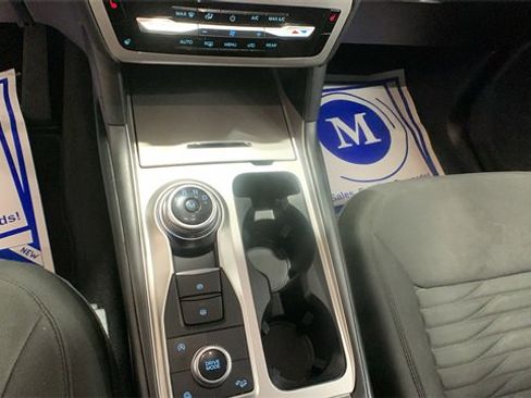 Used 2020 Ford Explorer XLT w/ Comfort Package image 10