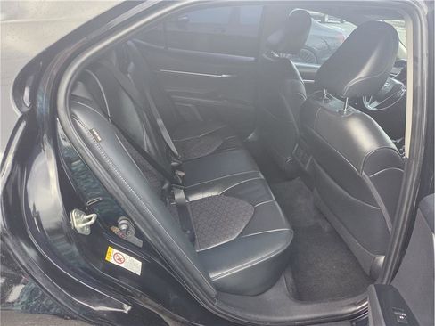 Used 2018 Toyota Camry XSE image 32