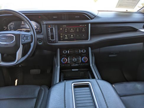 Used 2022 GMC Yukon XL Denali image 18