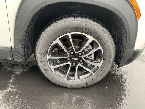 Used 2025 Chevrolet TrailBlazer LT AWD/4WD image 16