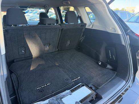 Used 2024 Nissan Rogue SV FWD image 27