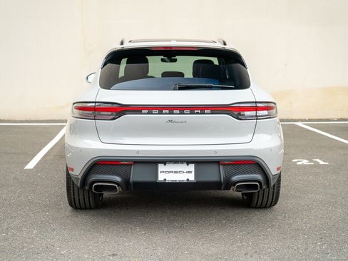 Certified 2025 Porsche Macan image 7