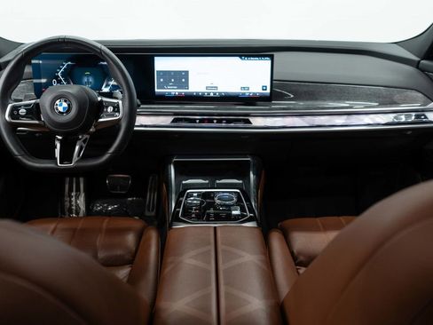 Used 2023 BMW 760i xDrive w/ Executive Package AWD/4WD image 10