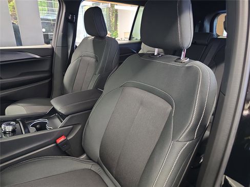 New 2026 Jeep Grand Cherokee L Laredo image 16