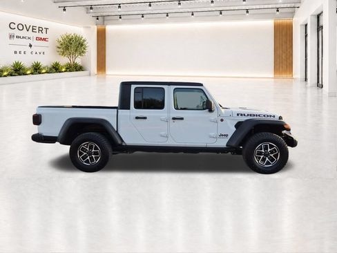 Used 2024 Jeep Gladiator Rubicon w/ Technology Group AWD/4WD image 16