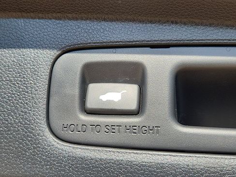 Used 2025 Honda CR-V EX-L image 12