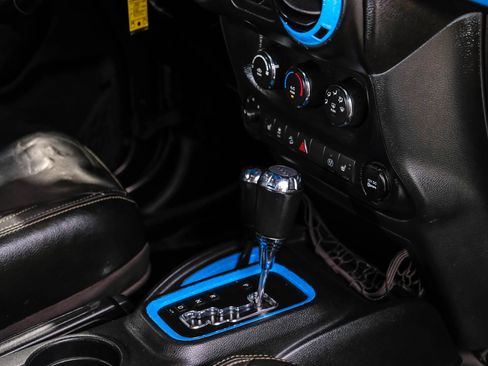 Used 2016 Jeep Wrangler Unlimited Rubicon AWD/4WD image 24