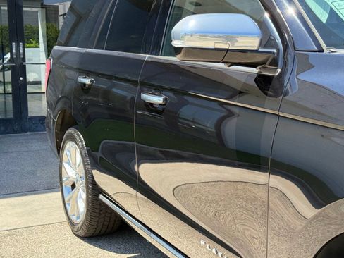 Used 2019 Ford Expedition Platinum RWD image 9