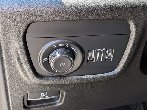 Used 2023 Jeep Grand Cherokee Limited AWD/4WD image 15