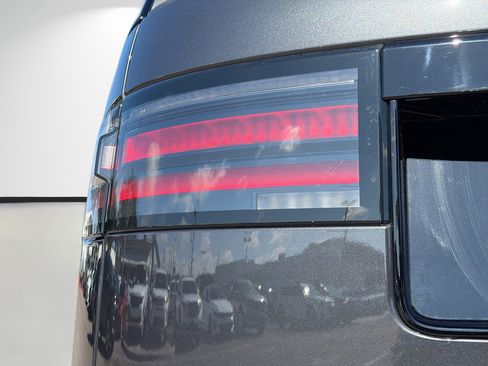 New 2026 Land Rover Discovery Dynamic SE image 10