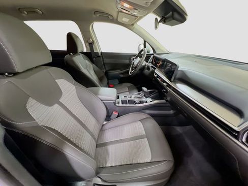 Certified 2024 Kia Sorento LX image 28