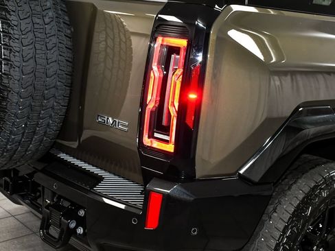 Used 2025 GMC Hummer EV 2X w/ LPO, Cargo Utility Package AWD/4WD image 82