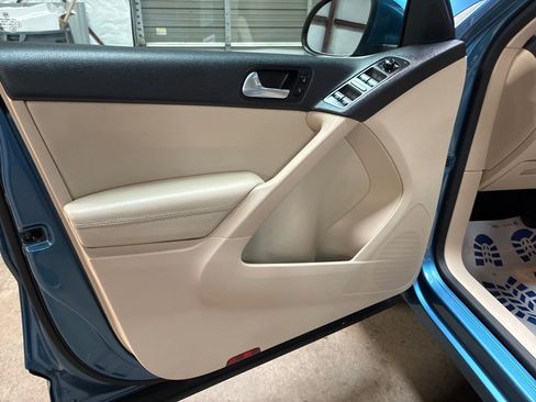 Used 2017 Volkswagen Tiguan S image 24